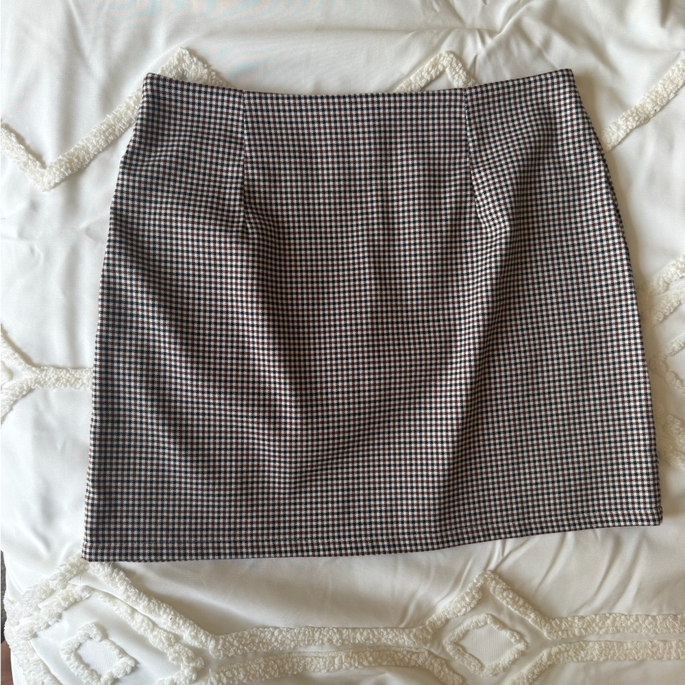 Classic Black & White Houndstooth Mini Skirt